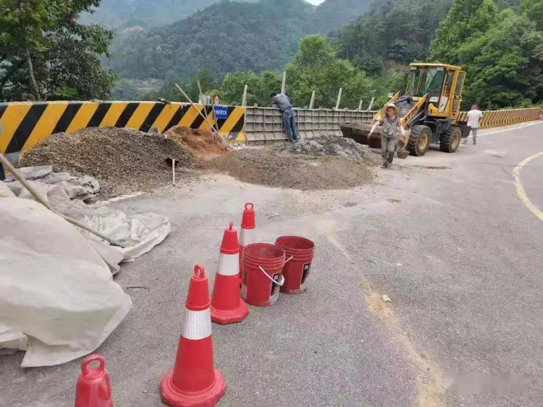 英山升级全面提升公路通行环境