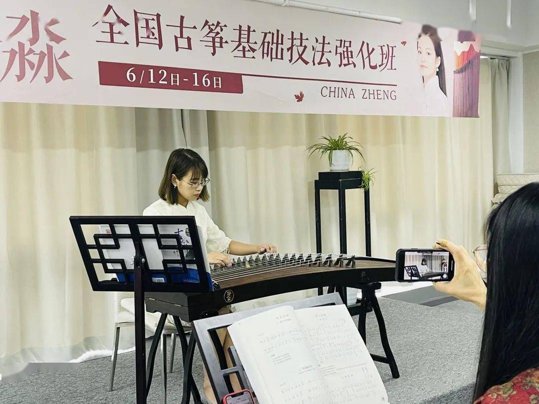 5结业证书结业证书颁发,师生集体合影留念,为本届全国古筝基础强化班