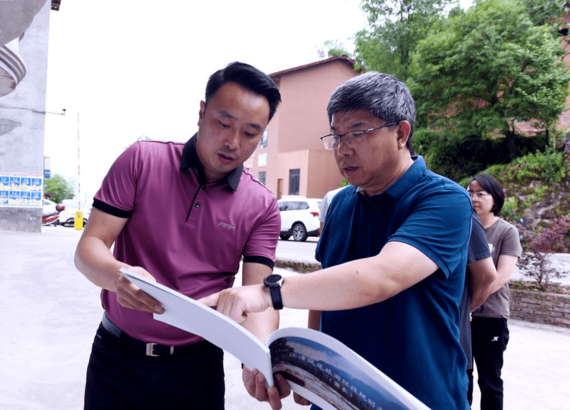 就换届选举工作,石诗龙强调