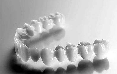 牙医建议您选氧化锆全瓷牙,其实是在为你的长远着想