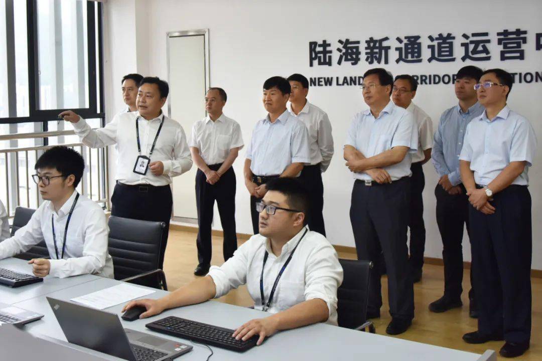 广西重庆两地领导调研陆海新通道