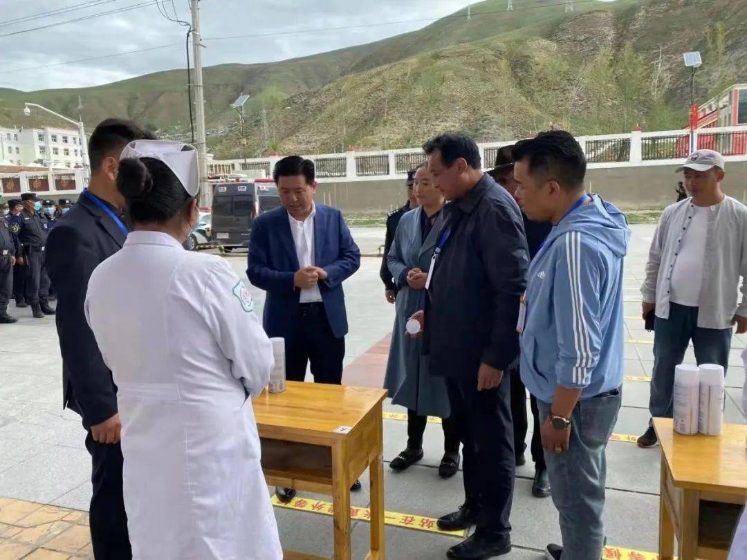 对中考工作的重视,在市委常委,市总工会主席,市委办公室主任多杰扎西