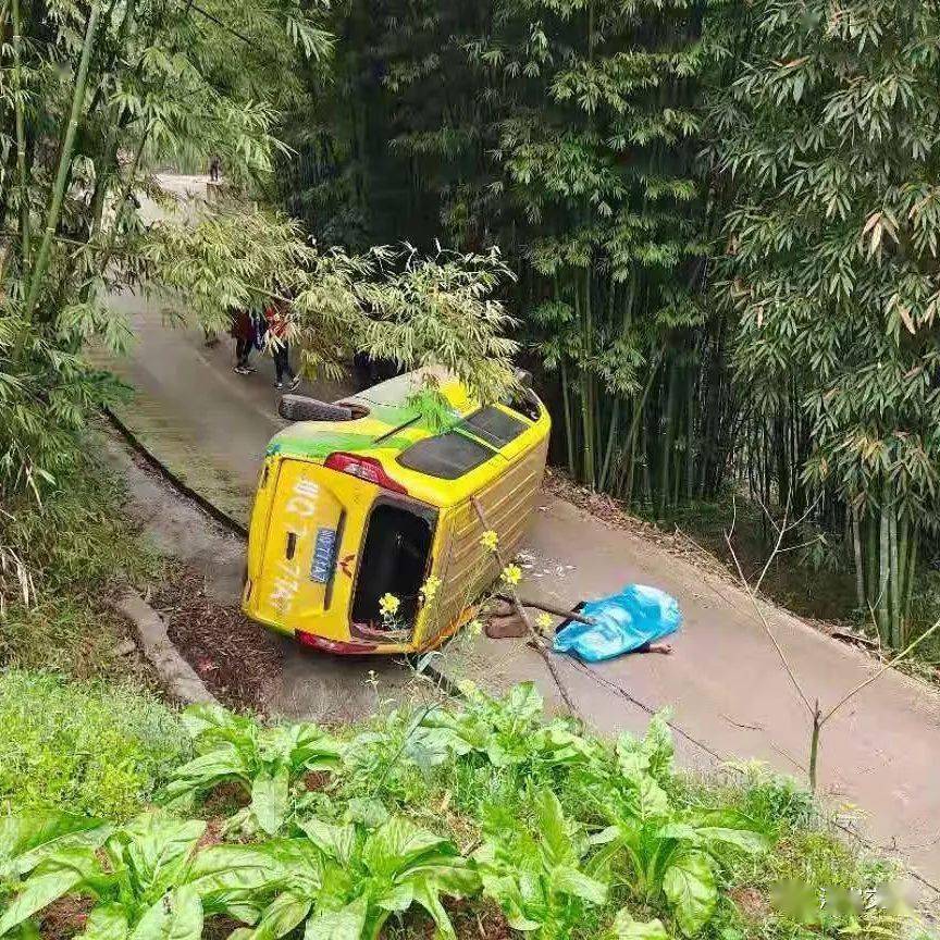 李某华当场死亡,兰某彬,梁某莲二人受伤,车辆部分受损的道路交通事故.