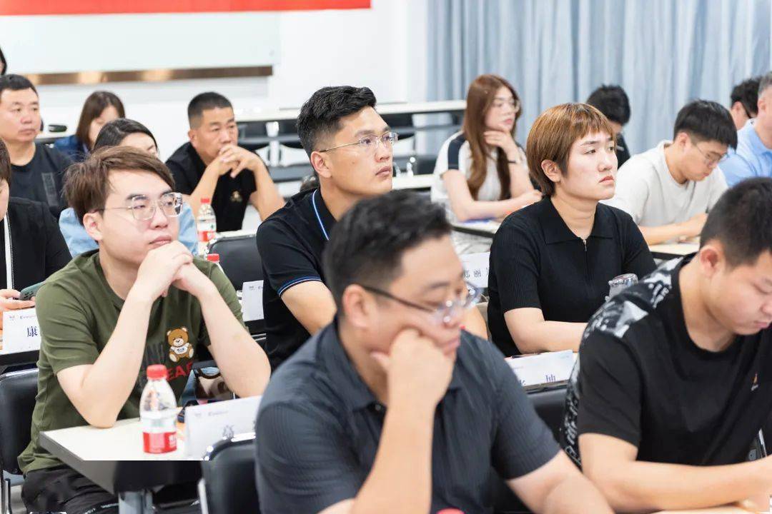 中场休息后,行业大咖许桂赟老师开讲啦!