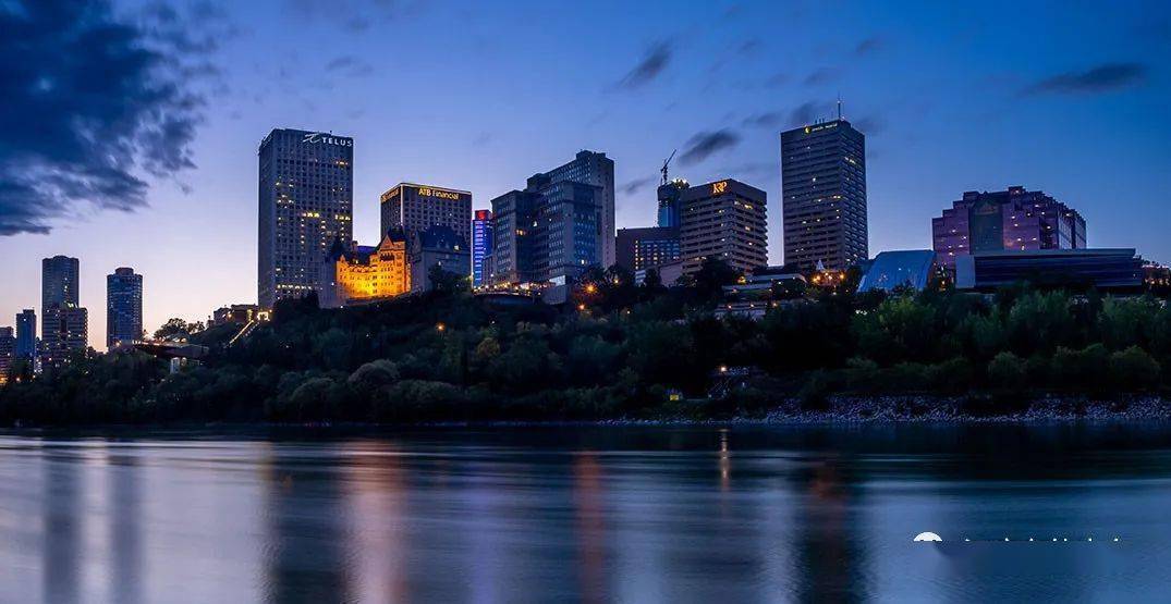 埃德蒙顿(edmonton),是加拿大阿尔伯塔省的省会, 居该省中部,也是
