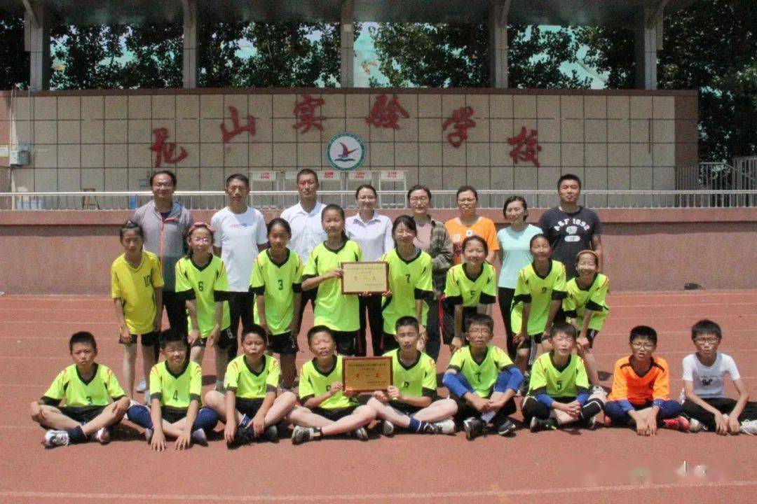 极限飞盘作为龙山小学传统体育项目,在历年肥城市极限飞盘比赛中一直