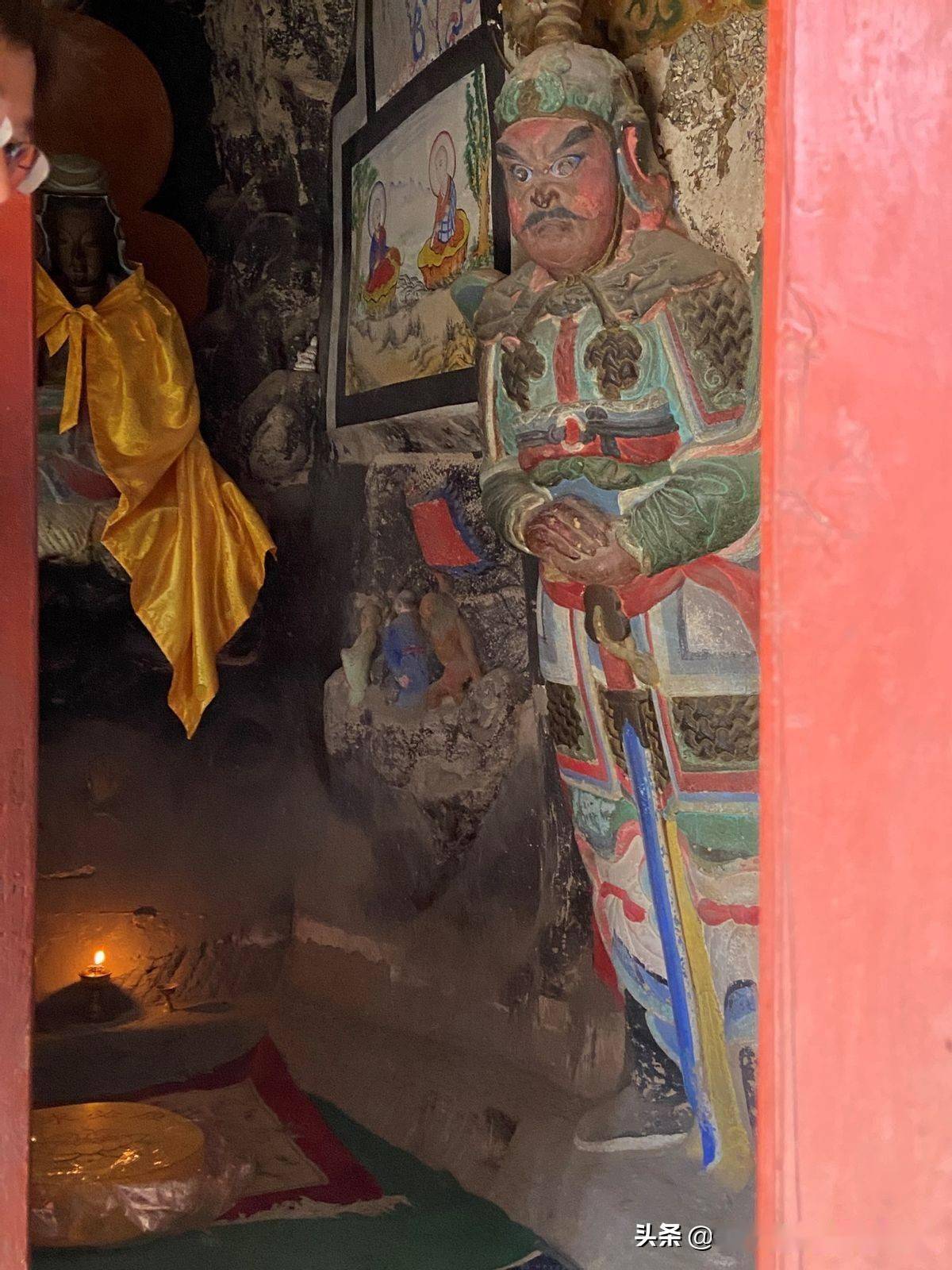 佳县云岩寺建在云朵般岩石上的寺院