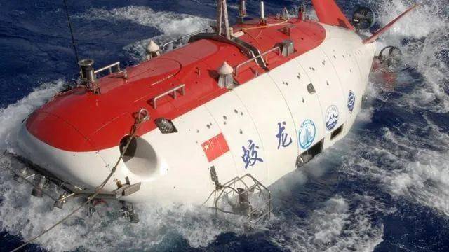 百年瞬间丨"蛟龙"号载人潜水器突破7000米深潜纪录