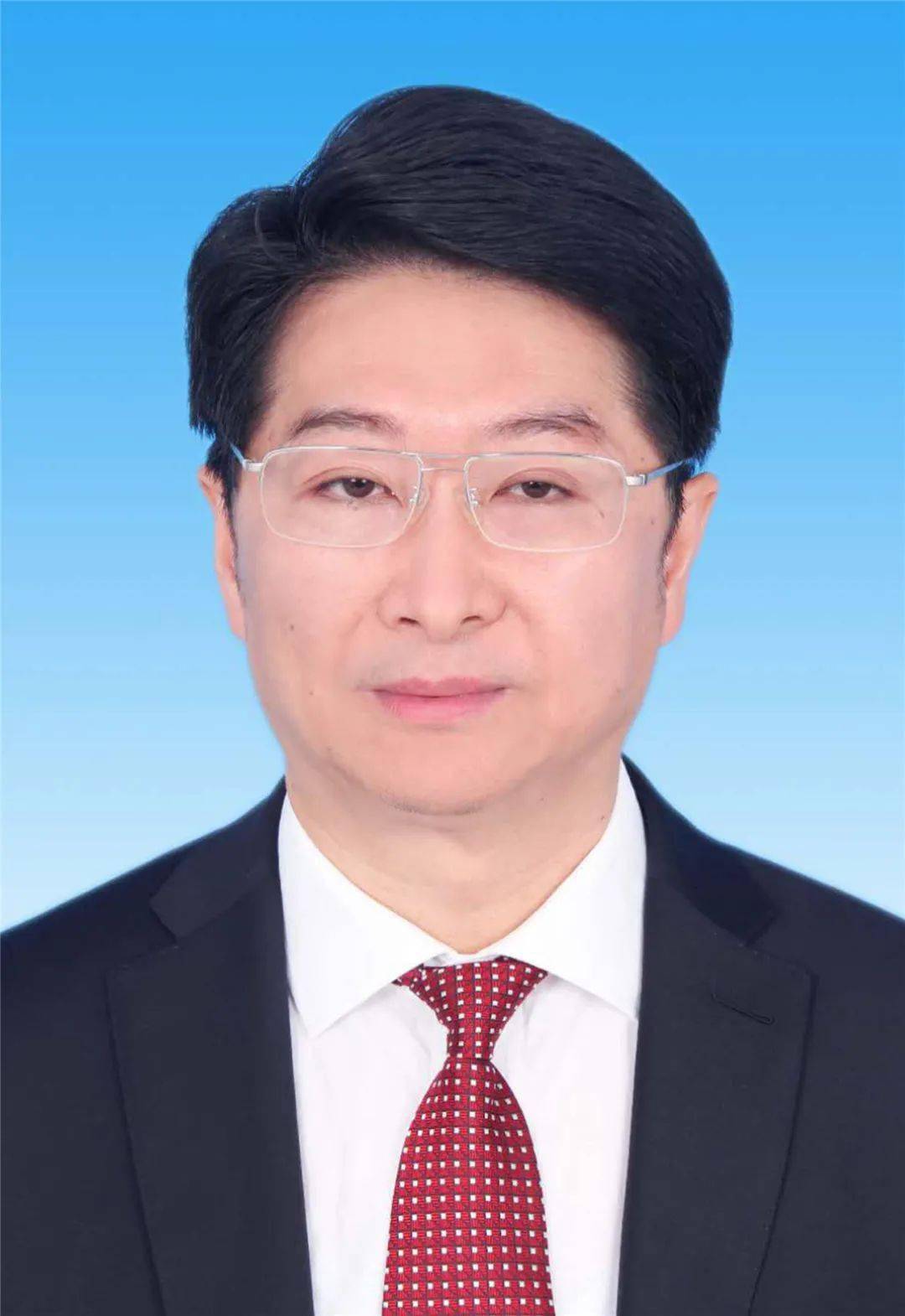 1994年10月参加工作,1996年11月加入中国共产党,省委党校研究生学历