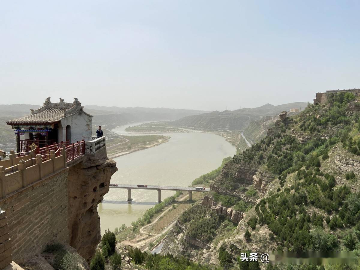 佳县香炉寺:黄河边三面临空的一座四百年小庙