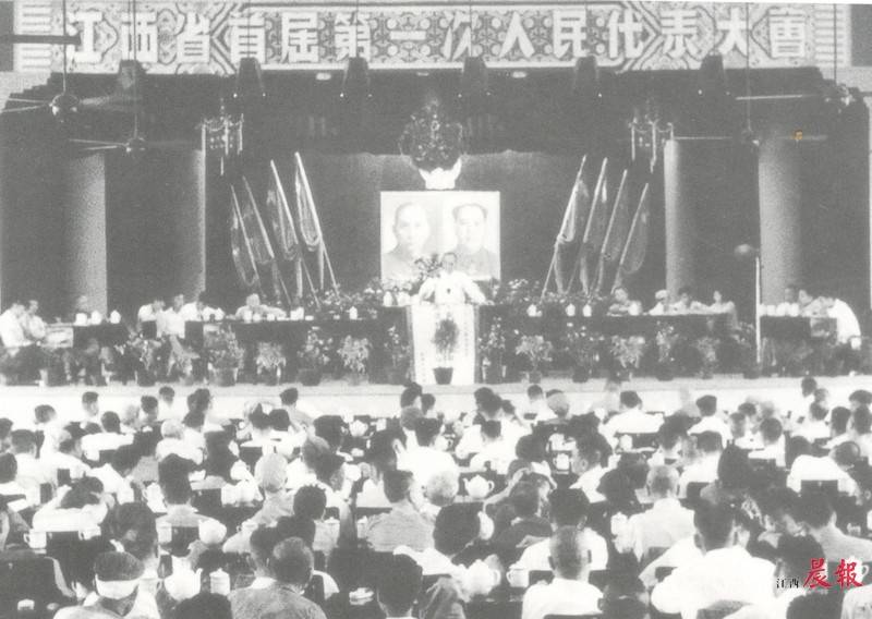 1954年7月,江西省第一届人民代表大会第一次会议在南昌举行.
