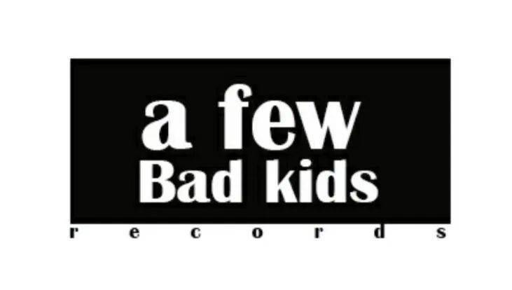 有人模仿马思唯厂牌a few good kids匿名组建a few bad kids 在歌里