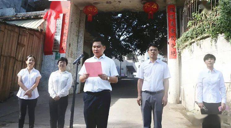 区委常委,宣传部部长谭弋飞出席揭牌仪式并致辞,副区长陈世民参加.