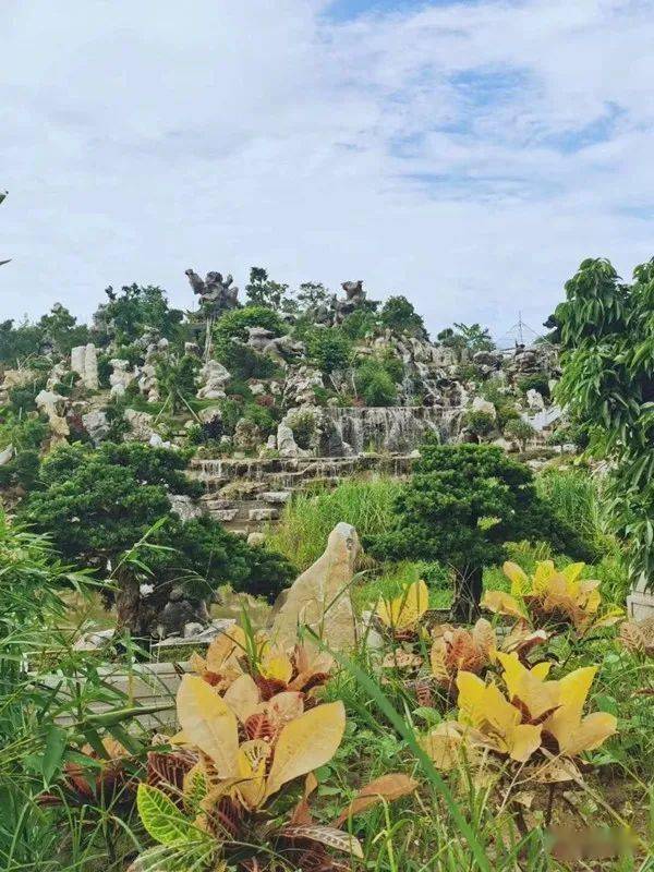 高州一奇石园林景区6万元 征集门口对联的上联,下联:天南独秀凤凰园