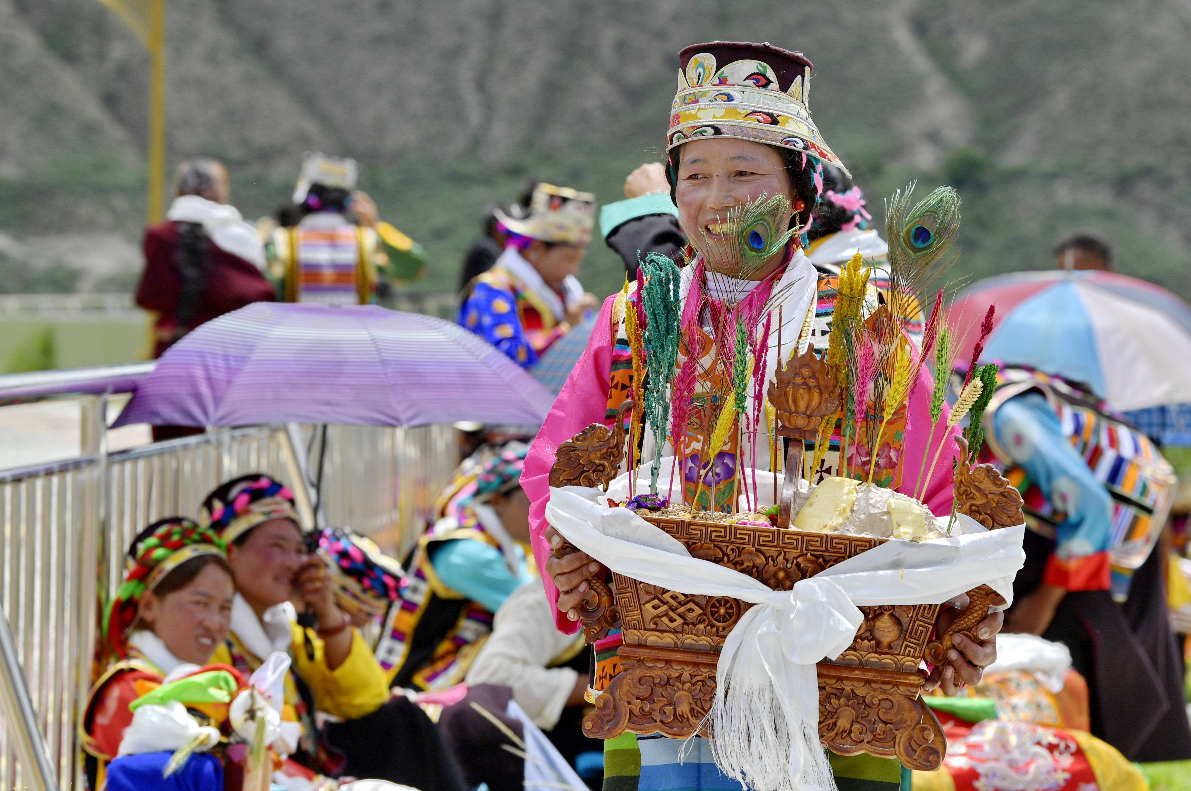 西藏:共康村欢度"望果节"