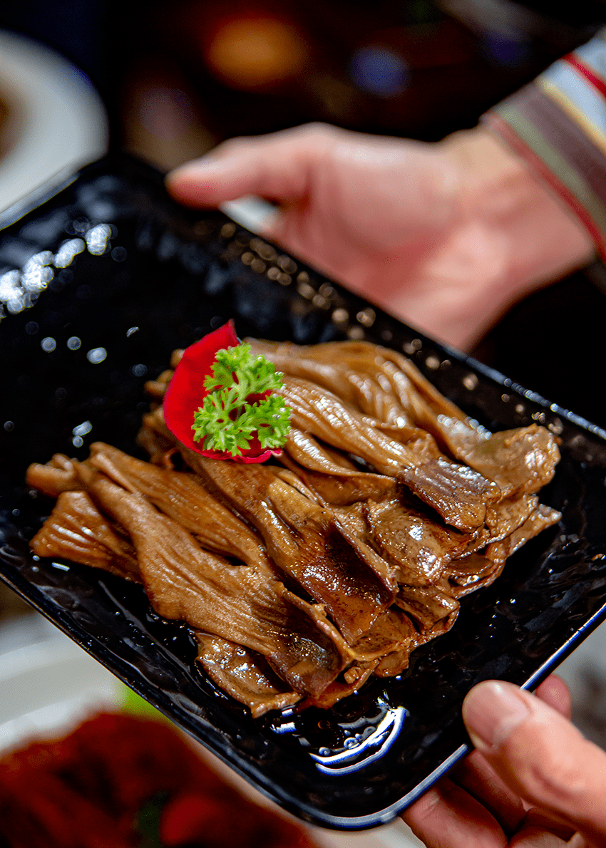 卤鸭郡把   卤牛肚串串   卤猪耳