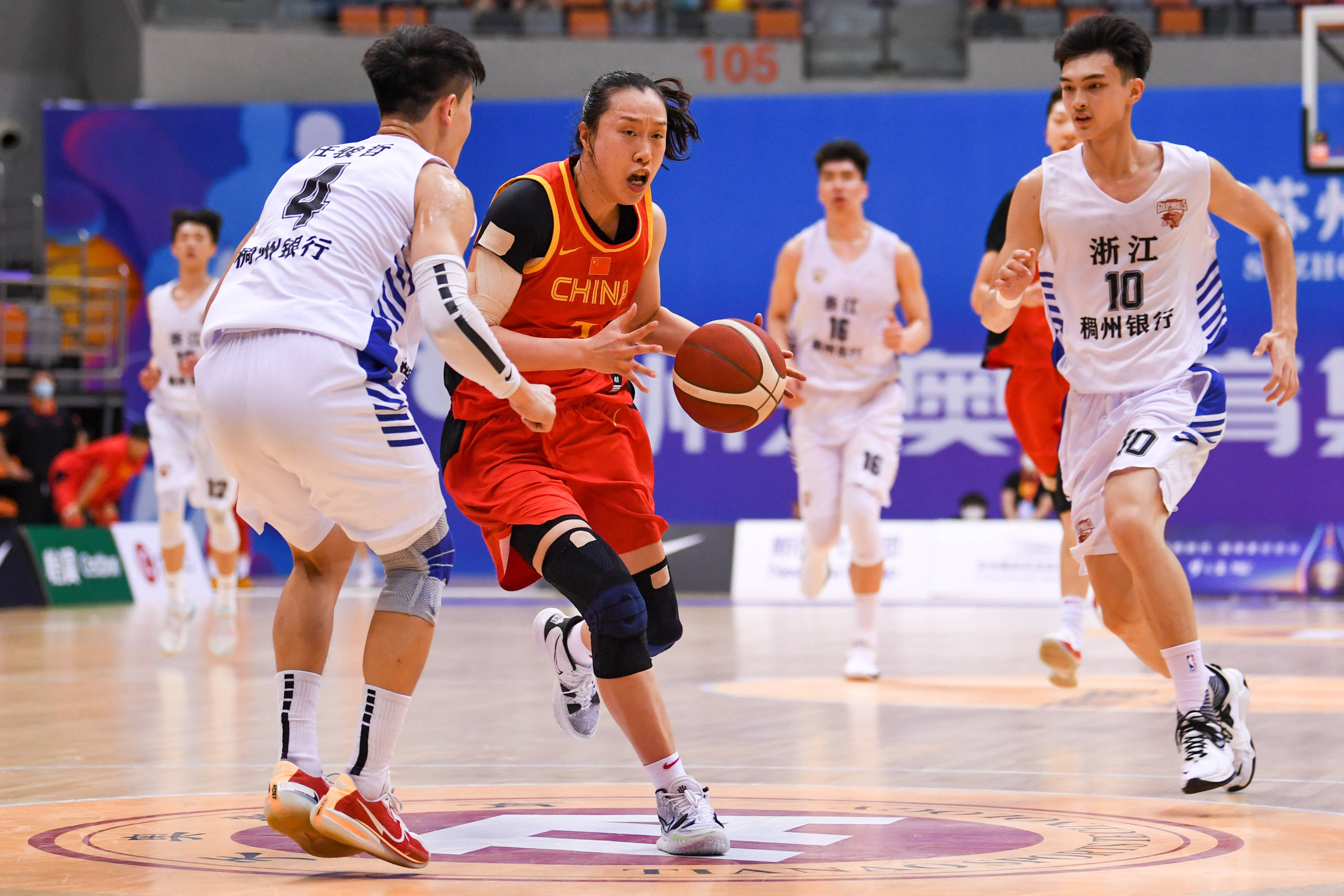 篮球——热身赛:中国女篮不敌浙江青年男篮