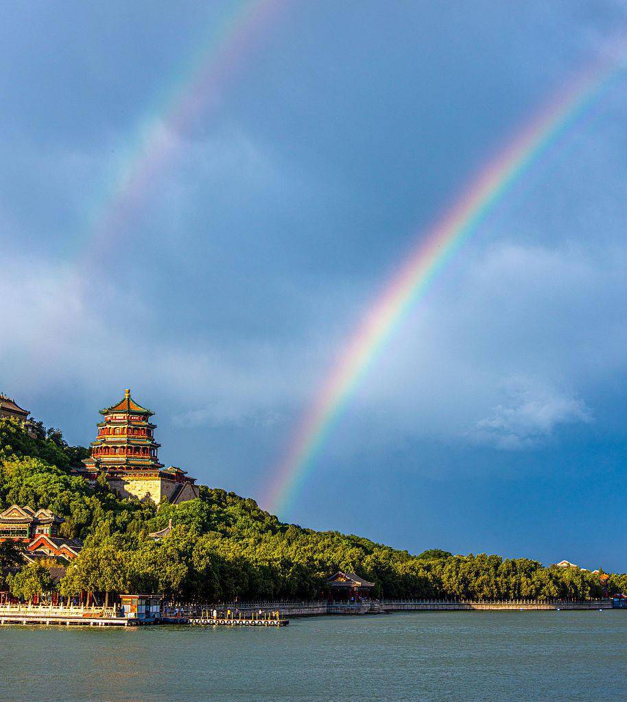 雨霁彩虹卧 夏日天空多纷呈