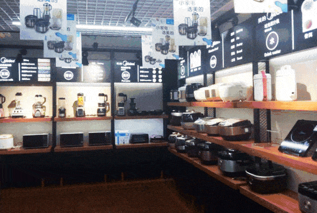 5折,特卖场鞋服29元起;吉普户外部分鞋超低价119元-199元/双; 健身