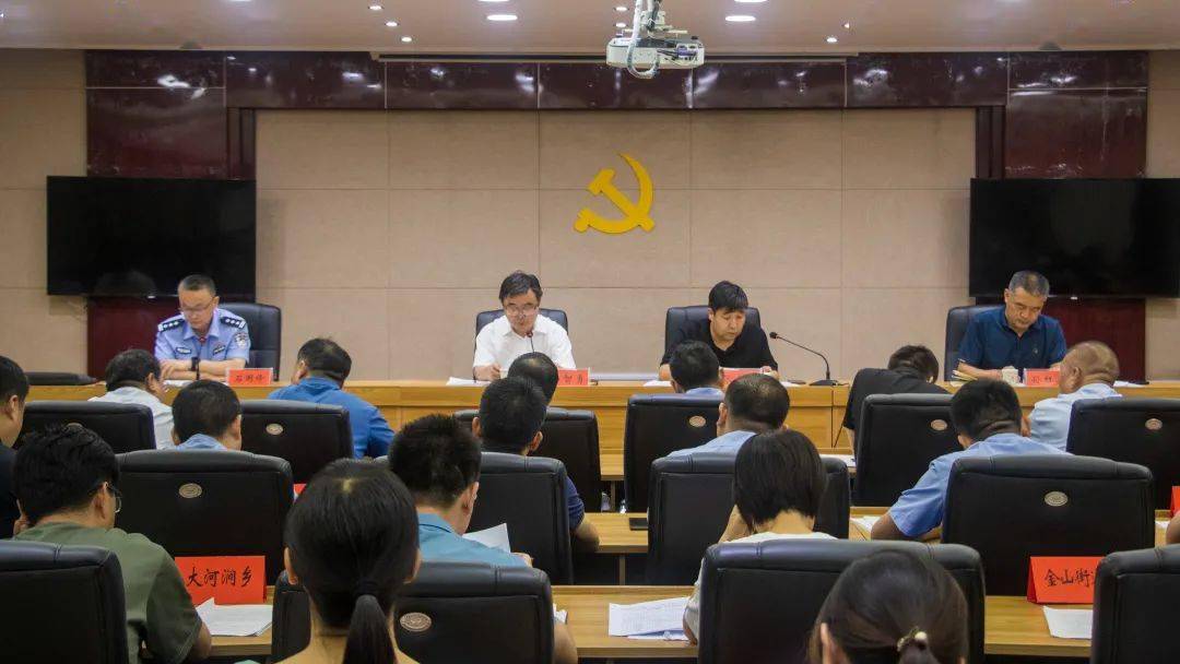 区委常委,政法委书记张太胜,区公安分局党委书记,局长石国锋出席会议