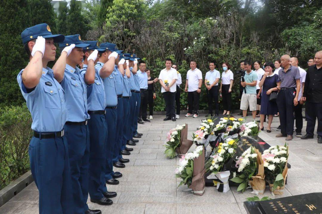 仪征00后烈士,回家!_杨宇轩