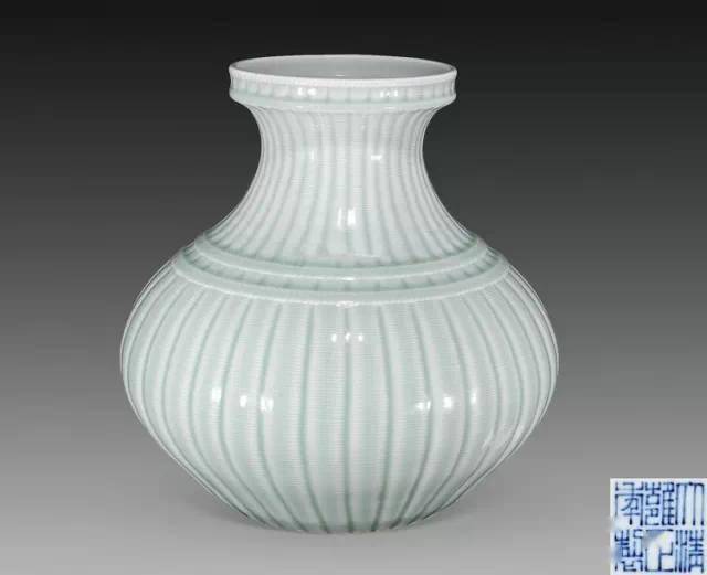 清乾隆 仿汝釉鱼篓尊