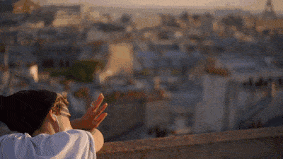 一份工作中相谈甚欢的同事,换了圈子就失去了共同话题,朋友圈点赞都要