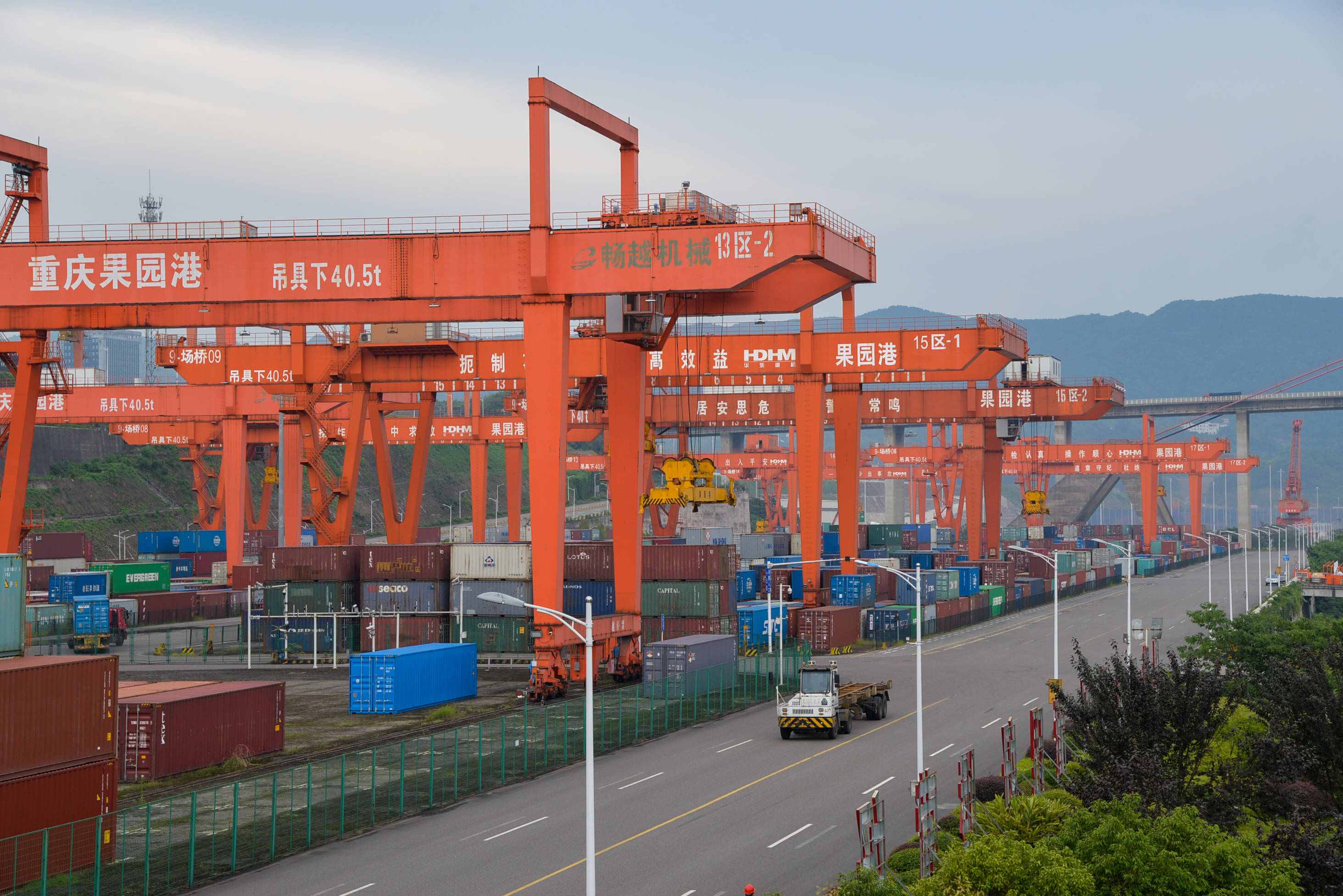 重庆两江新区:果园港上半年货物吞吐量超1000万吨
