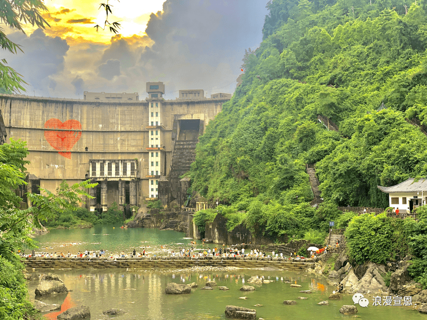 仙山贡水旅游区 来作答 墨达楼,宝塔山森林公园, 文澜桥,老院子,贡水