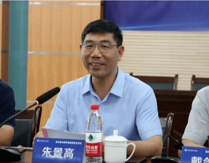 朱景高表示,温州职业教育始终坚持走"与区域经济互动,与行业企业共赢