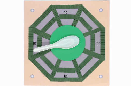 芳草小课堂司南是我国古代辨别方向的一种仪器,最早出现在战国时期.