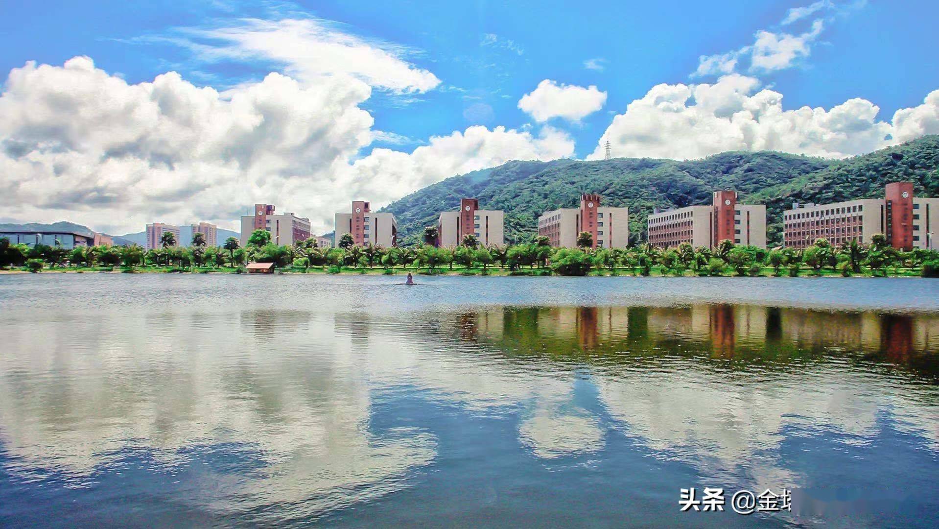 珠海科技学院:夏日风景美如画_校园