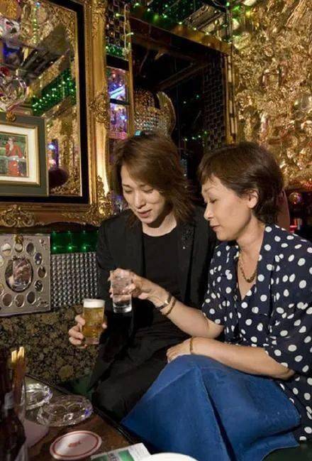 日本男公关女人们的心头蜜糖