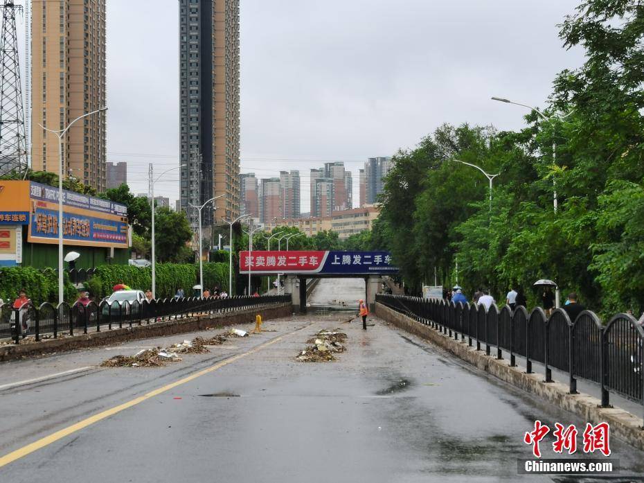 直击洪水消退后的河南郑州街头