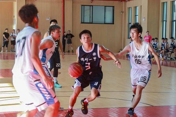 衢州市第六届运动会篮球高中组比赛在我县正式开赛