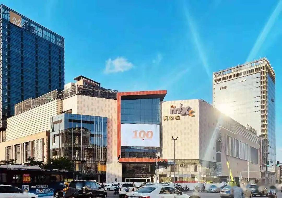 作为粤东地区首家高端购物中心, 汕头万象城计划于今年9月正式开业.