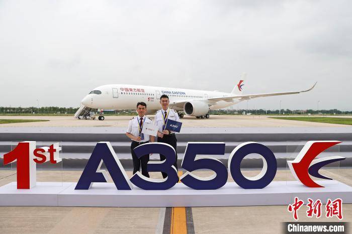 东航接收空客首架在中国交付的a350飞机 携新一代旅客服务系统再"亮相