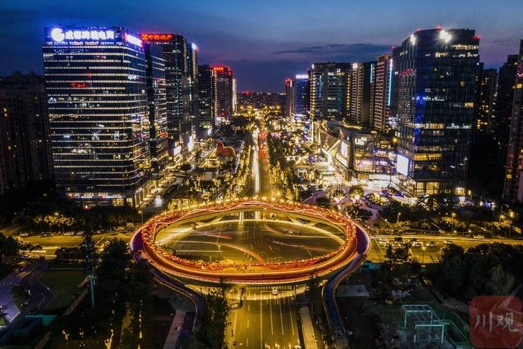 成都|成都新老“网红”同时亮灯 高低搭配形成绝美画面