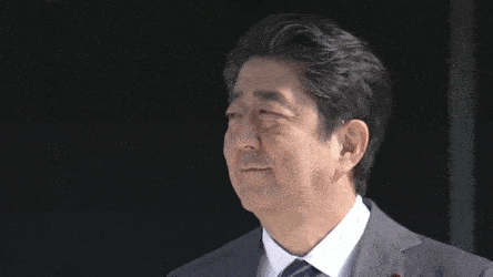 而出任首相后的菅义伟,在国内想振兴数字经济,在国际上坚定地走以邻为