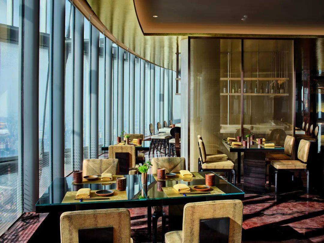 j酒店上海中心|各具特色的餐厅和酒吧,为宾客呈现云端