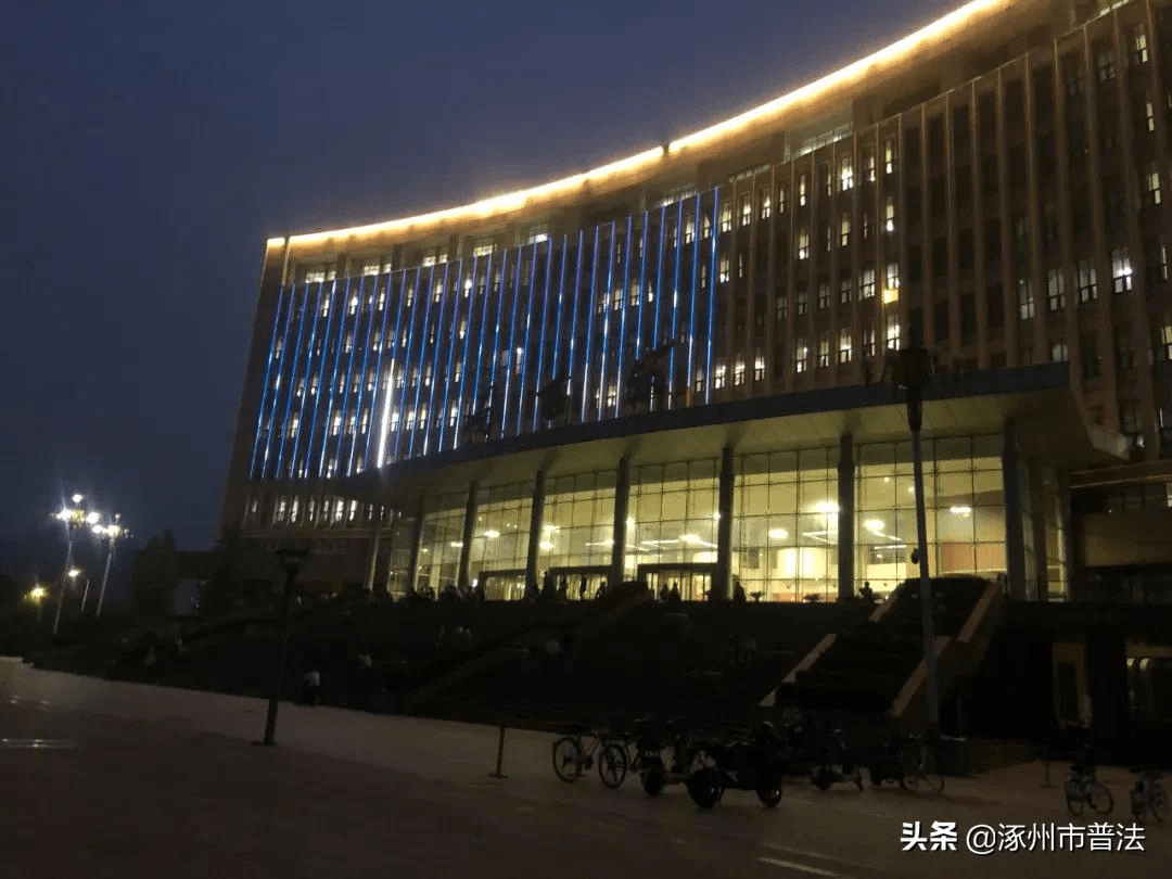 郑州市部分地区恢复供电供网,河南工业大学学生拍摄了久违的校园夜景