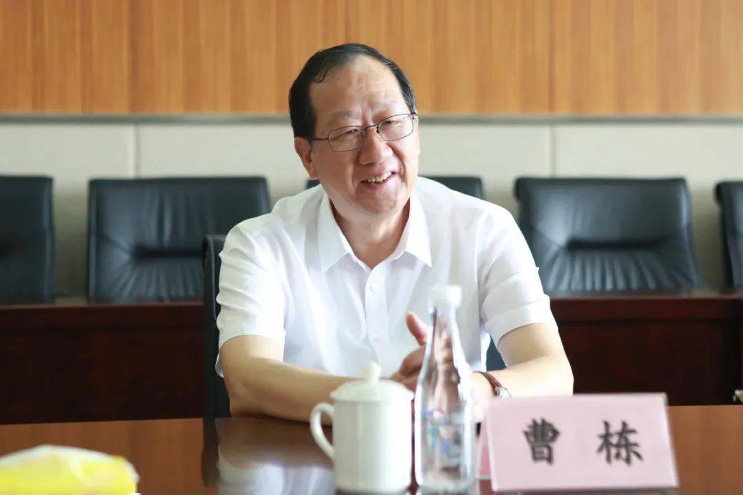 奉贤区市场监管局来松调研档案管理工作