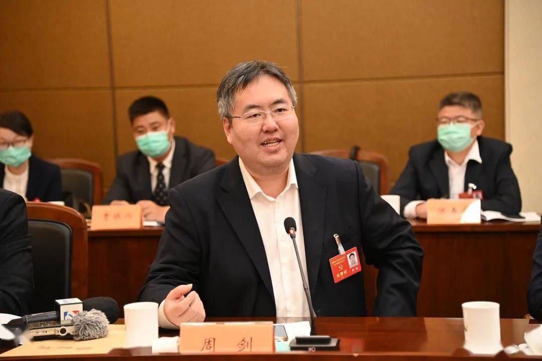 对于未来的发展,李铭书记在报告里提到,未来五年,吴江要紧扣"一体化"
