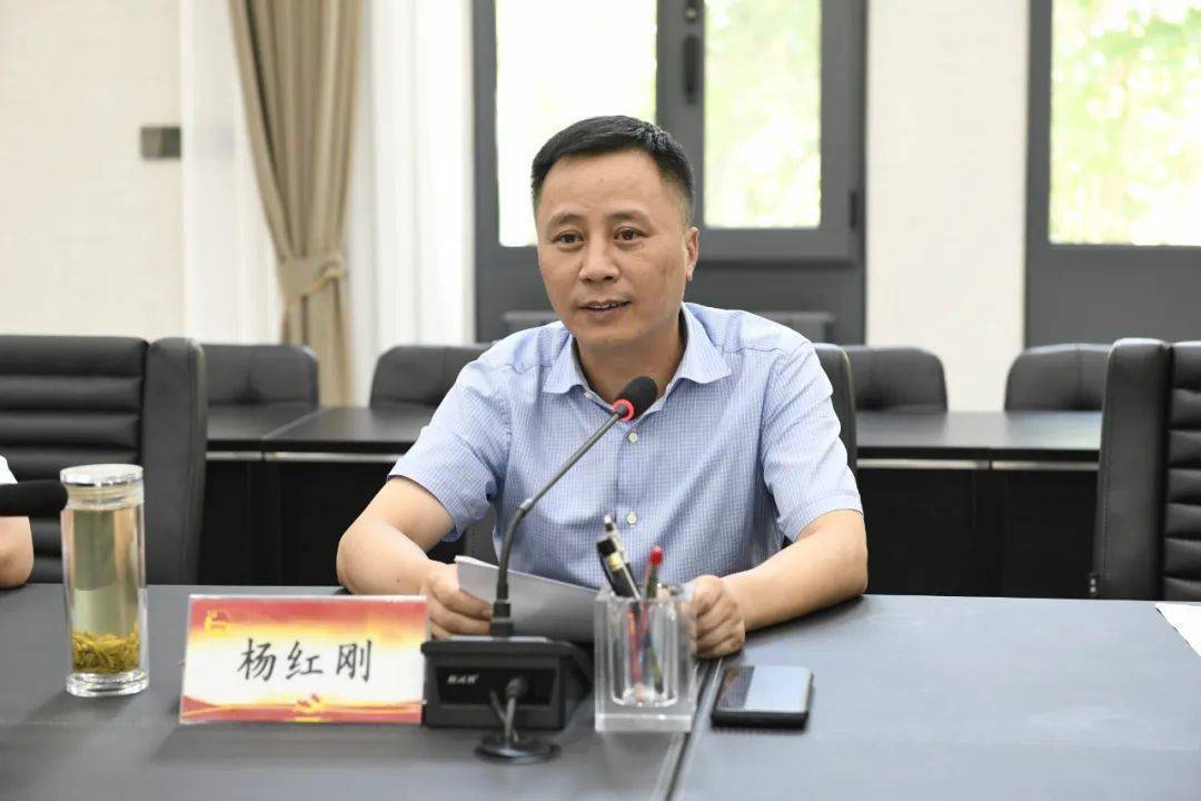 杨红刚指出,团中央,团省委将我县普化镇农村片区化中心社区纳入首批