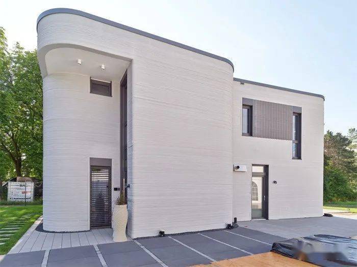 2020年10月该建筑完工后,peri 集团宣布德国首个3d打印房屋正式开业.