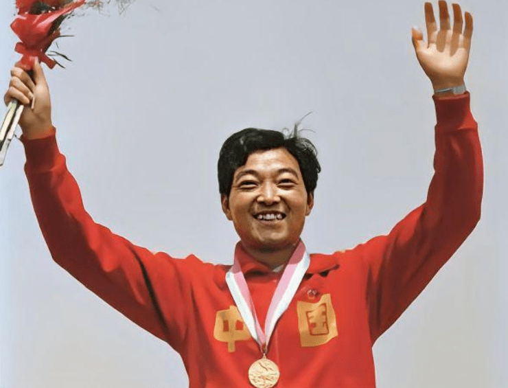 这也是中国奥运会历史上第一块金牌.