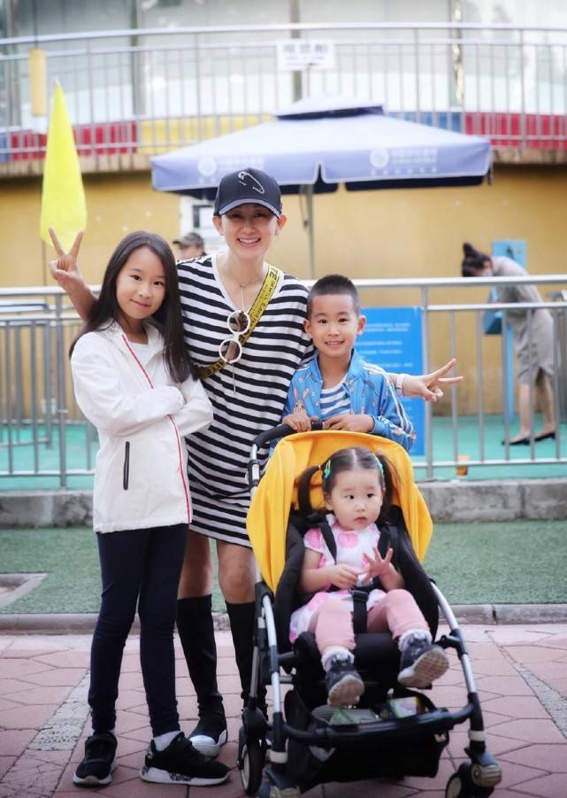 岁数|赵文卓一家好幸福,老婆张丹露气质高级,岁数一大熟女韵味更强