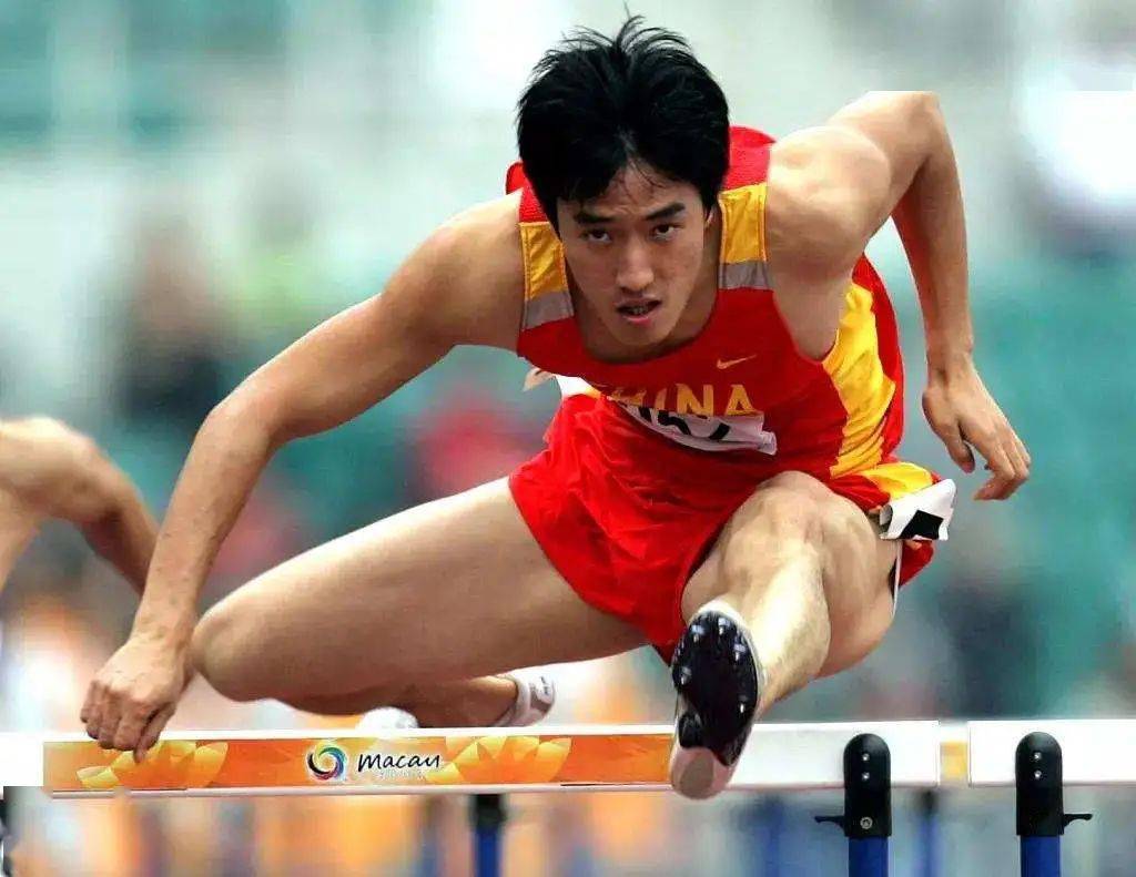 那个中国奥运冠军,在骂声中退役了