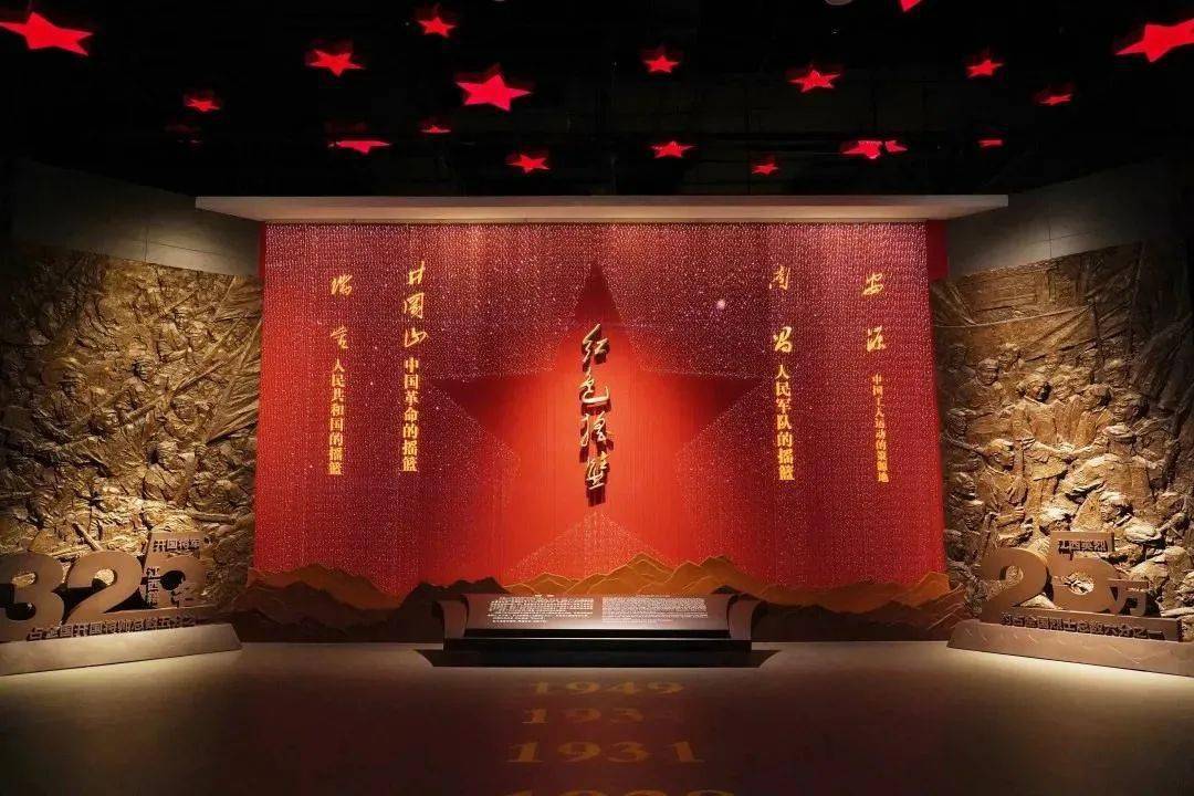 人杰地灵——江西古代历史文化展" "红色摇篮——江西革命史陈列" "