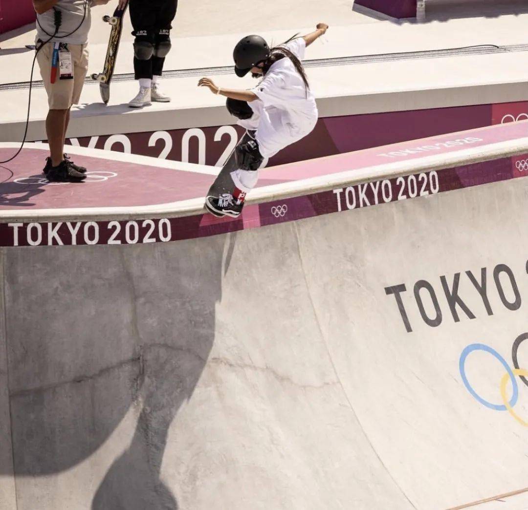 672020东京奥运会女子滑板碗池组比赛落下帷幕金牌由来自日本的yoso